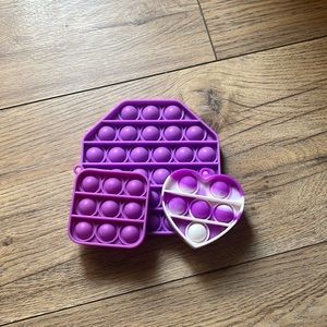 Pop-it purple pack! Comes with 3 pop-it’s!